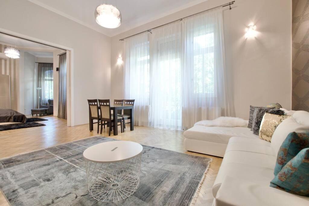 Premium Apartment By Hi5 - Lendvay Palace บูดาเปสต์ ภายนอก รูปภาพ