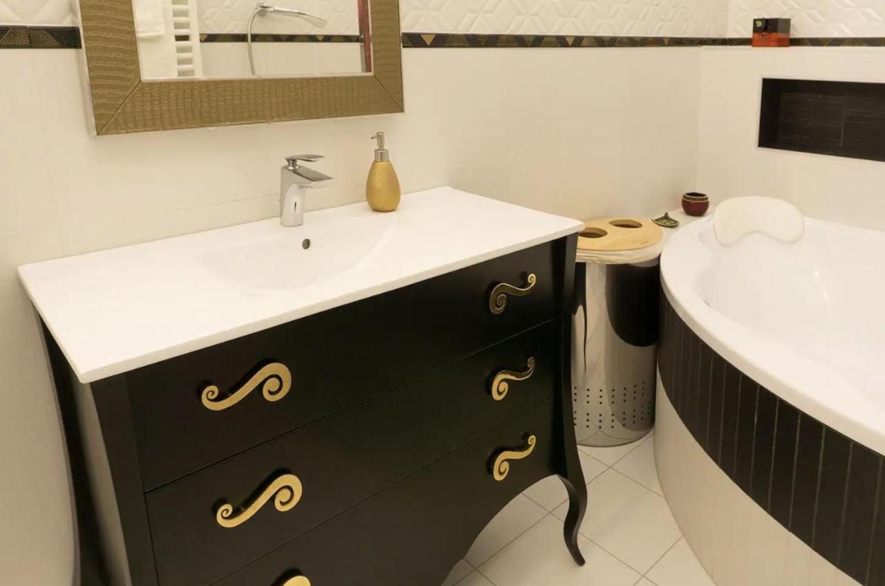 Premium Apartment By Hi5 - Lendvay Palace บูดาเปสต์ ภายนอก รูปภาพ