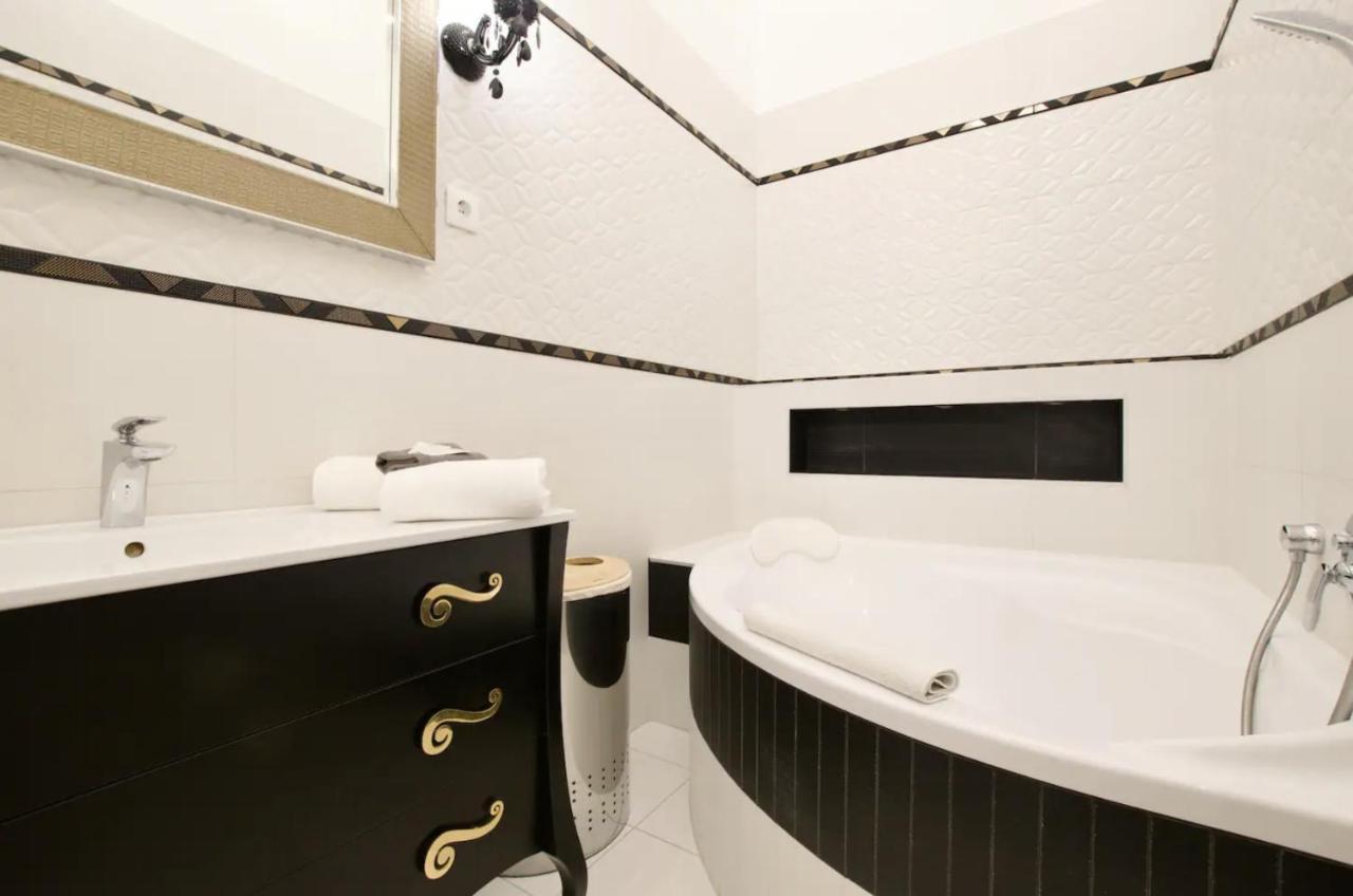 Premium Apartment By Hi5 - Lendvay Palace บูดาเปสต์ ภายนอก รูปภาพ