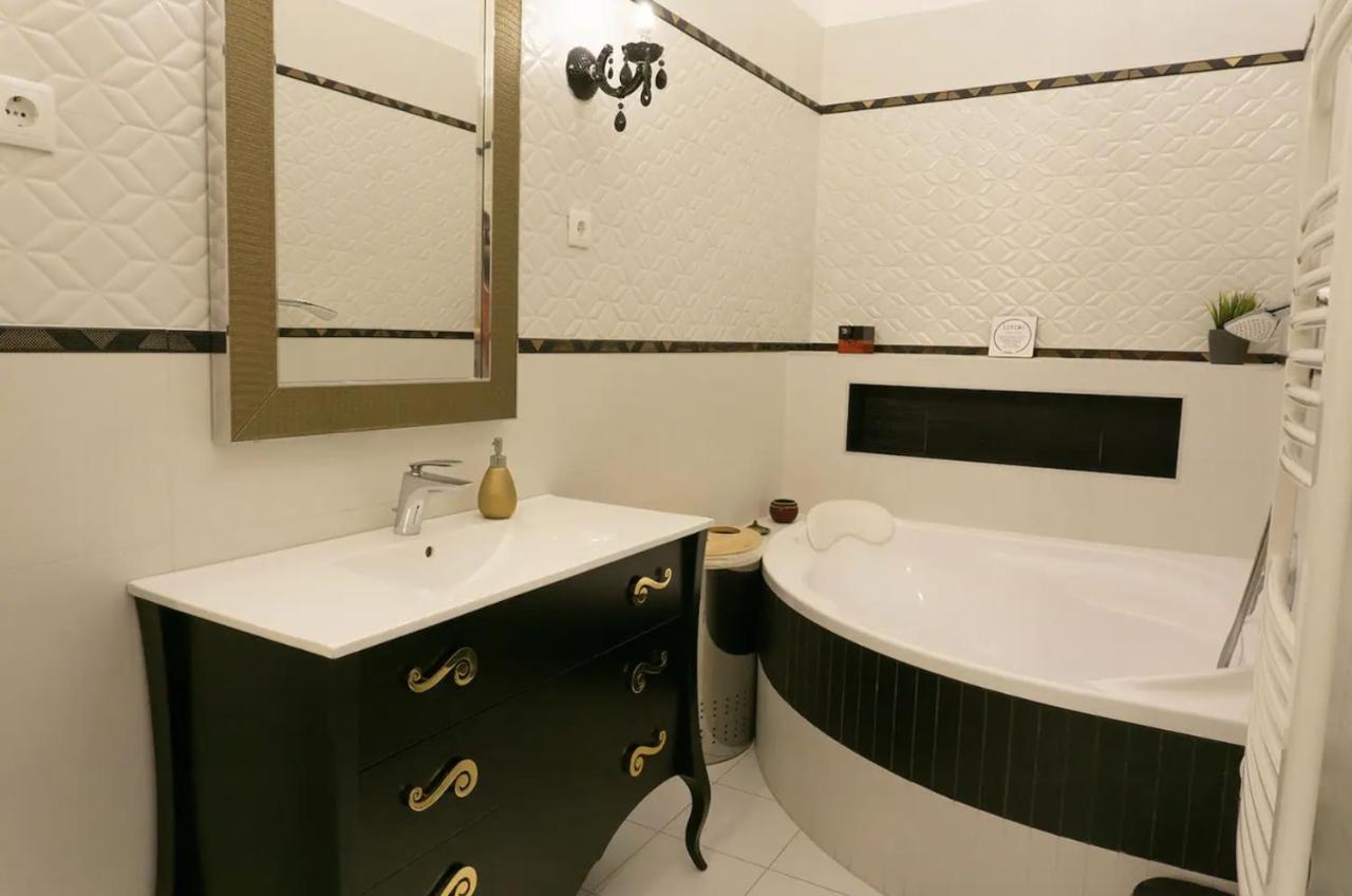 Premium Apartment By Hi5 - Lendvay Palace บูดาเปสต์ ภายนอก รูปภาพ